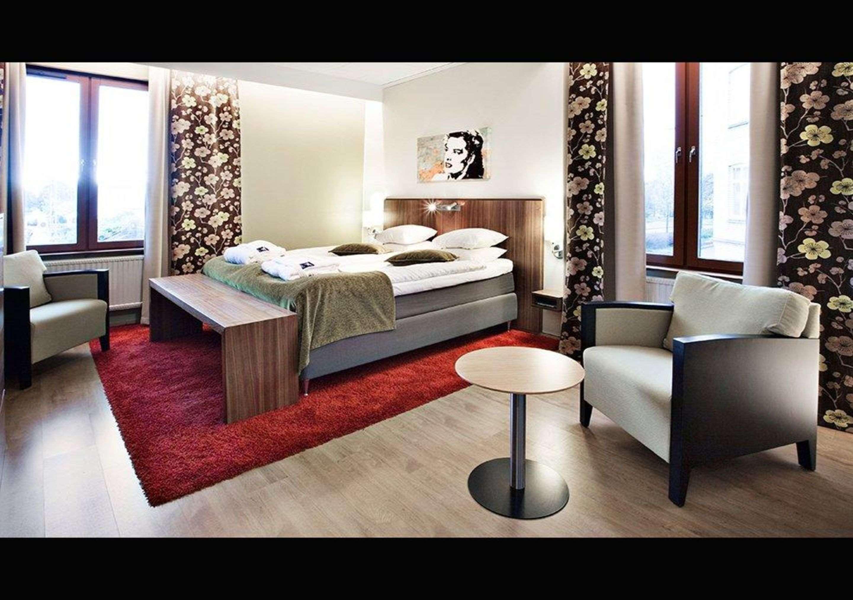 Home Hotel Kung Oscar Трольхеттан Экстерьер фото