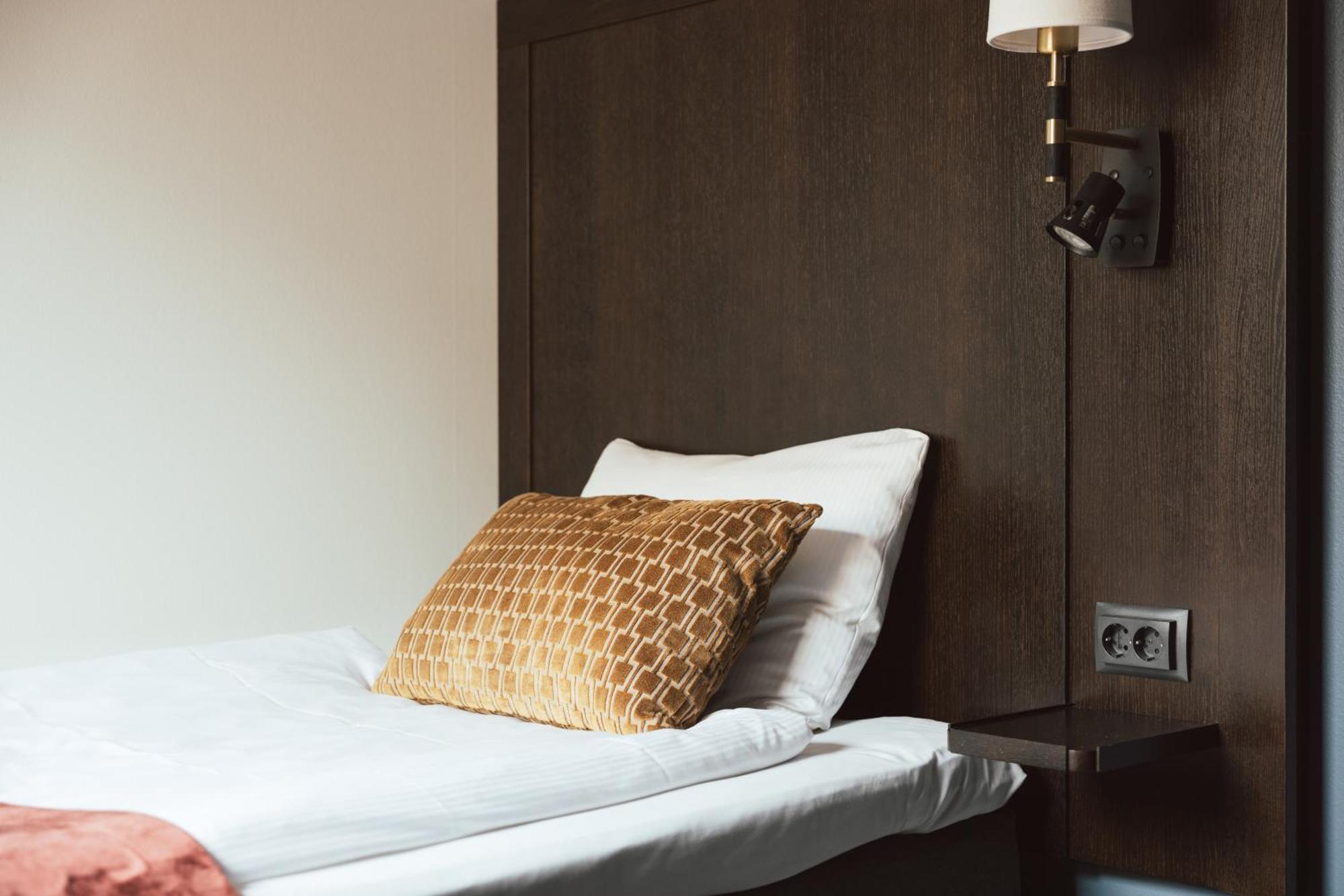 Home Hotel Kung Oscar Трольхеттан Экстерьер фото