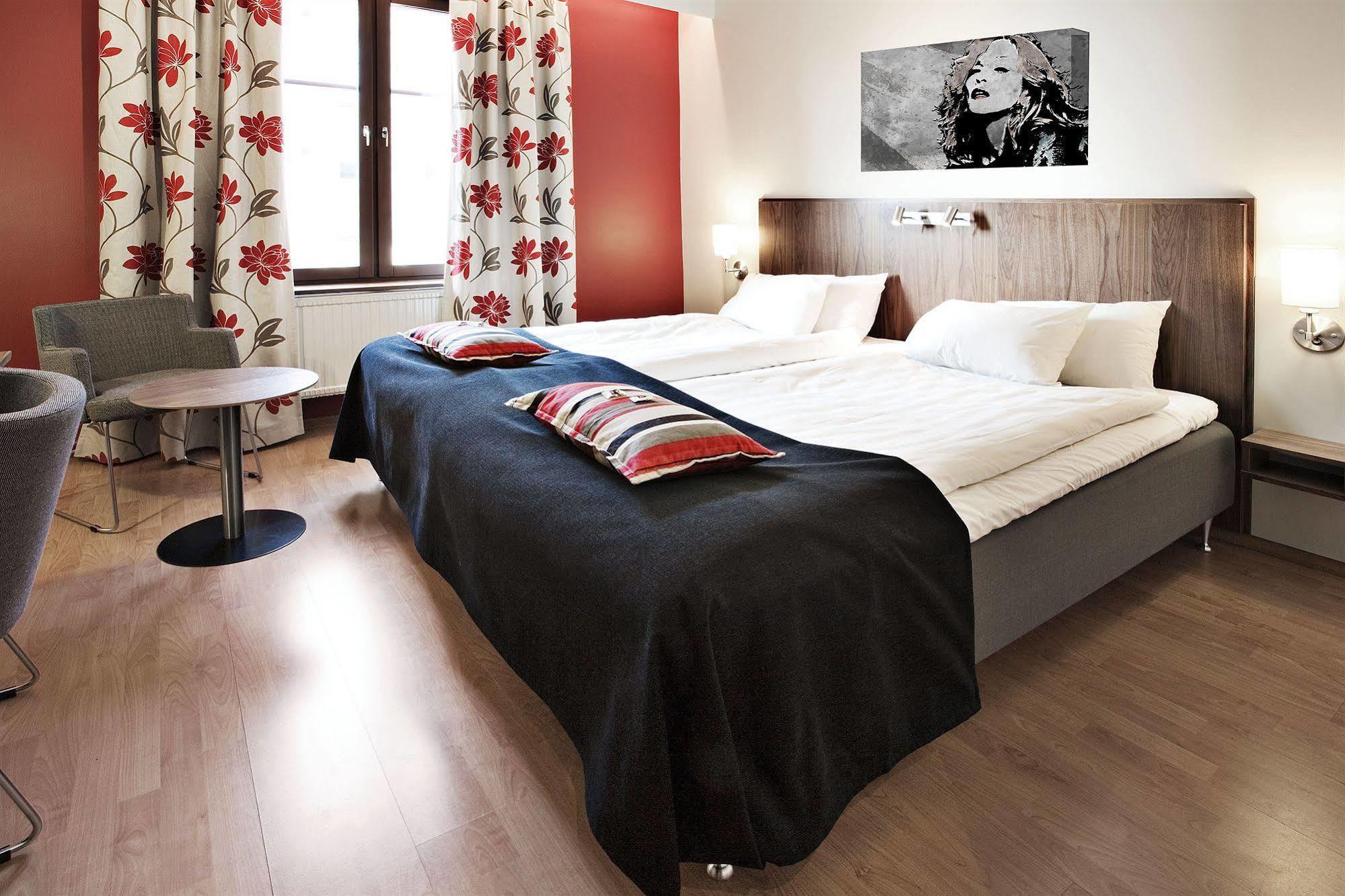 Home Hotel Kung Oscar Трольхеттан Экстерьер фото